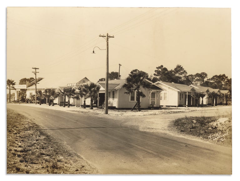 [3733182] Ca. 1930s–40s photograph of a small Florida neighborhood, possibly Lakeland. photographer Hinkley.