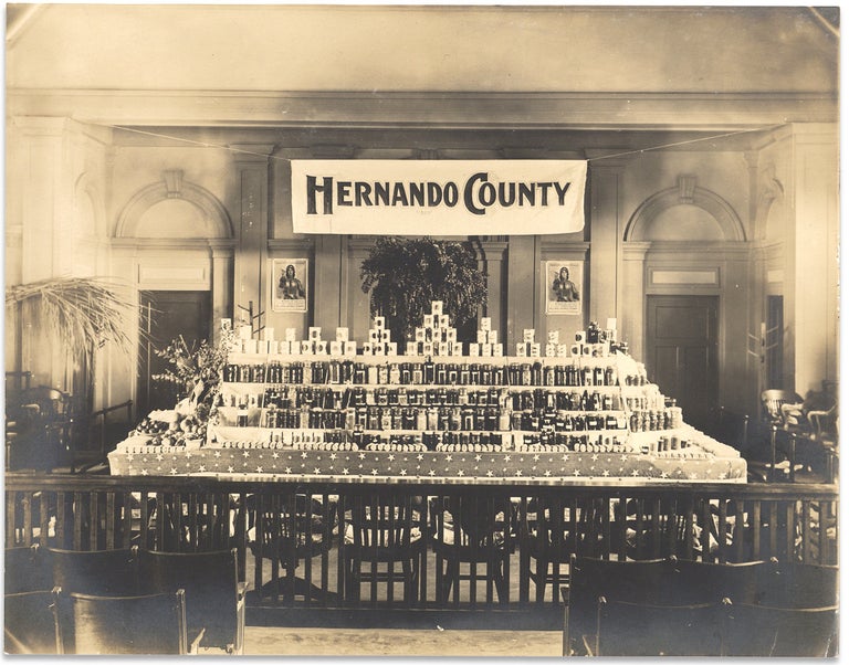 [3733198] First World War-Era Florida women’s display at the Hernando County, Florida Courthouse. Unkwn.